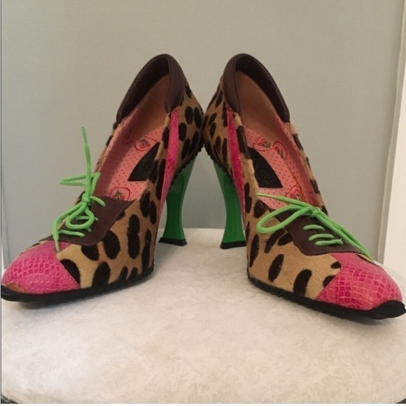 Dolce Gabbana flower printed pink jeans with brown fur and top. - Picture 9 of 10